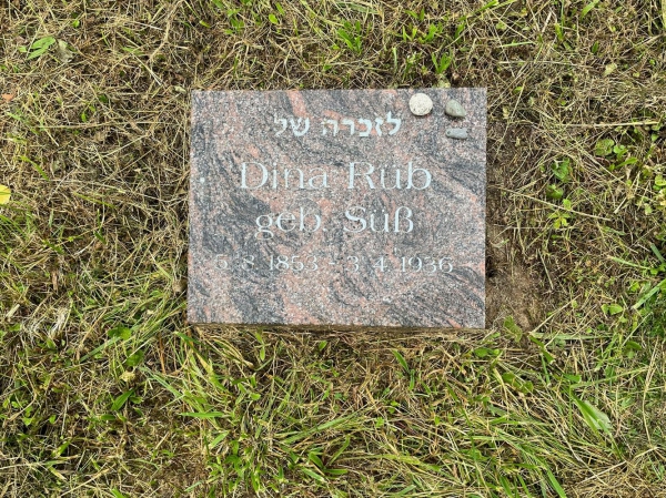 09_dinas_gedenkstein